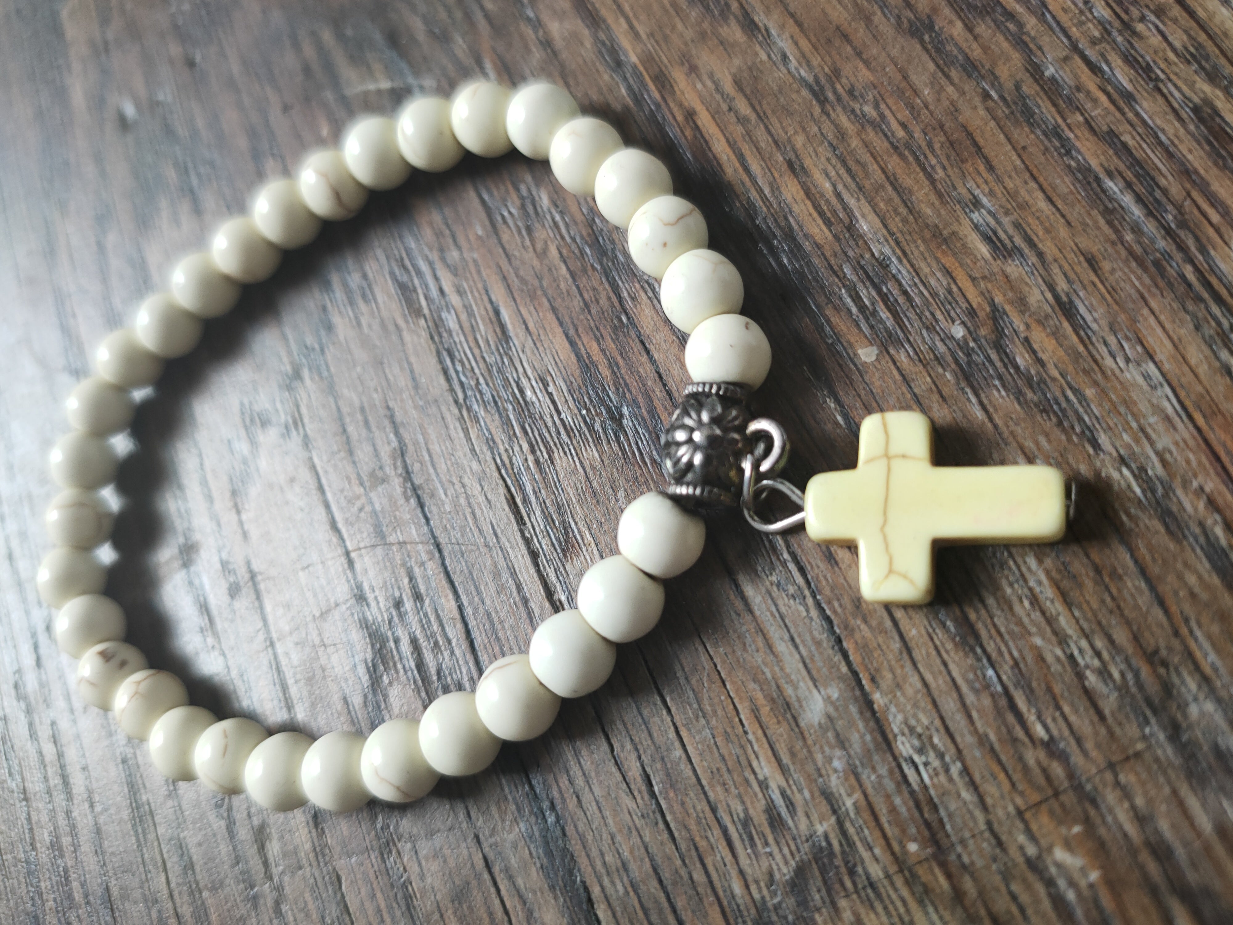 Bracelet perle + croix