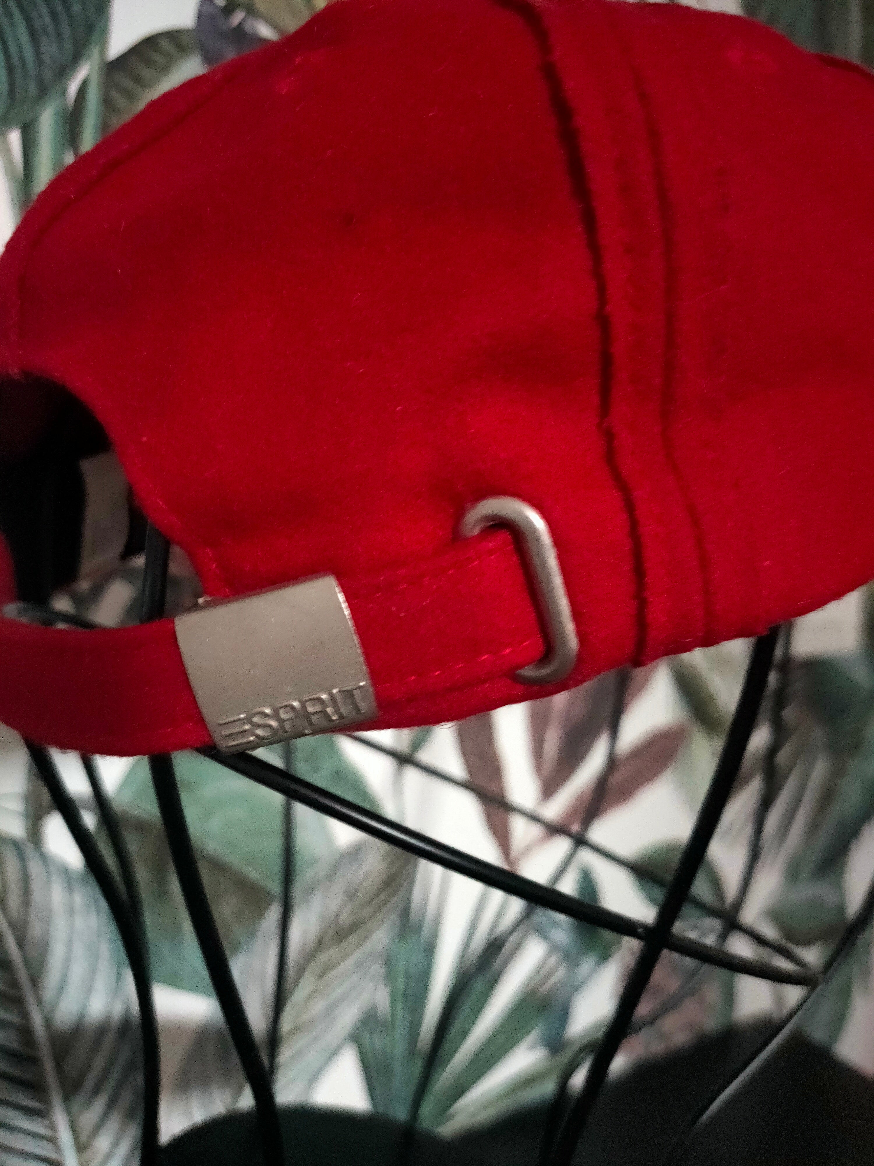 Casquette rouge Esprit